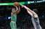 Kurucs aktīvs cīņā par atlēkušajām bumbām, Leverts ar 51 punktu kaldina "Nets" panākumu pār "Celtics"