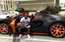 Meivezers savu kliedzošo "Bugatti", "Bentley", "Rolls‑Royce" kolekciju sadalījis divās daļās – baltās Lasvegasā, melnās Losandželosā