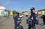 Francijas policija Parīzes priekšpilsētā nošāvusi ar nazi bruņotu vīrieti