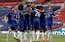 "Chelsea" izmanto "United" kļūdas un FA kausa finālā nodrošina Londonas derbiju