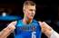 Porziņģa uguņošana nepalīdz "Mavericks" sērijas trešajā mačā pieveikt "Clippers"