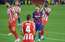 Madrides "Atletico" ar divām "pendelēm" gaisina "Barcelona" izredzes uz titulu