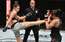 UFC dāmu duelī Esparza ar dalītu tiesnešu lēmumu uzvar Rodrigesu