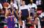 Lielisks Bukera metiens pēdējā sekundē ļauj "Suns" pārspēt "Clippers" un turpināt uzvaru sēriju