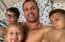 Foto: Mairis Briedis kopā ar dēliem uzceļ sniegavīru