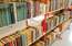 Izglābto grāmatu bibliotēka: entuziastu izveidota vieta kļuvusi necerēti plaša