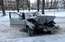 Pārdaugavā "BMW" iestūrē kokā