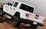 Ērmīgs, taču mīļš kulta auto: "Zebra" testē "Jeep Gladiator"