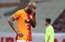 "Galatasaray" futbolists spēles laikā uzbrūk komandasbiedram un saņem 10 spēļu diskvalifikāciju
