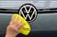 Vairāk nekā 200 000 "Volkswagen" mikroautobusu ir iespējami bīstamas durvju problēmas