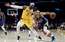 Karijs ar "triple‑double" palīdz Goldensteitai sezonu sākt ar uzvaru pār "Lakers"