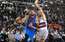 Eirolīgas Latvijas basketbolistu duelī Šmita "Barcelona" sagrauj Kuruca "Baskonia"