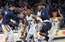 "Pelicans" aizsargs realizē tālāko uzvaras metienu NBA vēsturē