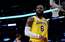 Džeimss ar 56 punktiem kaldina "Lakers" ļoti vajadzīgu uzvaru pār "Warriors"