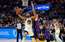 Čempionu gredzenu vakarā neapturamais Karijs un "Warriors" pārliecinoši apspēlē "Lakers"