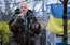 Mūziķis Matīss Pavītols pie Krievijas vēstniecības ar dziesmu protestē pret karu Ukrainā
