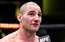 Acis ir pakausī – UFC cīkstonis Striklends noķer dvieli gluži kā burvis