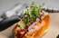 Hotdogs ar skābētu kāpostu salsu
