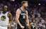 Lietuvas basketbola zvaigzne Sabonis paraksta naudīgu līgumu ar "Kings"