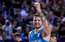 Slovēnijas basketbola supertalants Dončičs treniņā trāpa traku un neticamu metienu