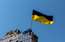 Virs okupētās Doneckas sestdien lidinājies milzu Ukrainas karogs