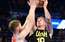 Dāvis Bertāns realizē vienu tālmetienu, "Thunder" piekāpjas "Lakers"