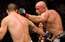 UFC leģenda Kolmens no ugunsgrēka izglābj vecākus, taču pats atrodas slimnīcā kritiskā stāvoklī