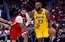 "Lakers" iekļūst "play‑off"; "Kings" aizsūta atvaļinājumā "Warriors"