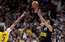 Marejs līdz ar signālu iemet traku pustālo, sāpinot Lebronu un "Lakers"