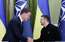 NATO jaunais vadītājs pirmajā vizītē ieradies Kijivā