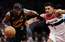 NBA līderi "Cavaliers" izbraukumā apspēlē Vašingtonas "Wizards" 