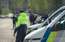 Vīrieti apsūdz par šaušanu uz policistiem