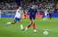 Francijas futbolistes Eiropas čempionāta spēlē uzvar Angliju, Nīderlande sagrauj Velsu