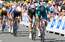 Skujiņš palīdz  komandas biedram Milānam izcīnīt pirmo uzvaru "Tour de France" posmā