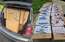 Vīrietis pārvērš savu auto par nelegālo cigarešu "noliktavu"; policija viņu aptur