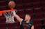 Porziņģa "Hawks" par paveikto starpsezonā izpelnās NBA komandu ģenerālmenedžeru atzinību
