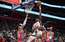 NBA TOP 10 pirmo vietu iekaro "Pistons" centra Durena spēcīgais "alley‑oop" danks