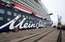 Rīgā pietauvots milzu kruīza kuģis "Mein Schiff Relax"