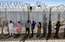 Baumas sociālajos tīklos izraisījušas pēdējo gadu laikā lielāko migrantu krīzi Seutā