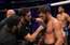 Ne katru dienu redzēsi ko tādu – UFC zvaigzne Mahačevs cīņas laikā komandas biedram mēģina ielikt vietā plecu