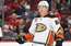 "Ducks" sper drosmīgu soli un noslēdz iespaidīgu līgumu ar 14 spēles NHL aizvadījušu aizsargu