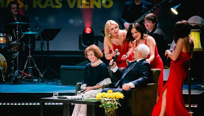 Leģendāra jubileja: Gunāra Jākobsona godināšanas koncerts pārvēršas  latviešu estrādes svētkos | tv3.lv